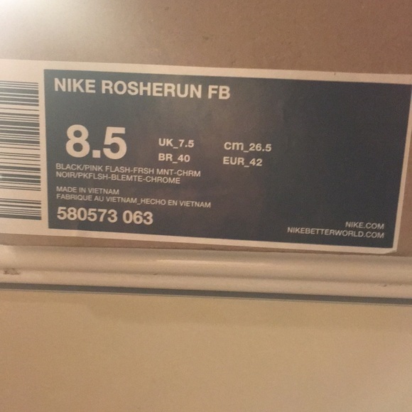 Men’s Nike Rosherun Yeezy 8.5 Like New - Picture 2 of 5